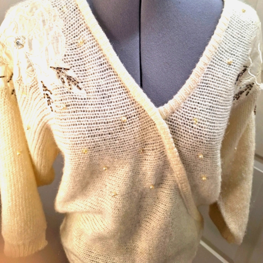 Exclusive Exports Off White V- Neck Sweater W/ flowers.      Size XL